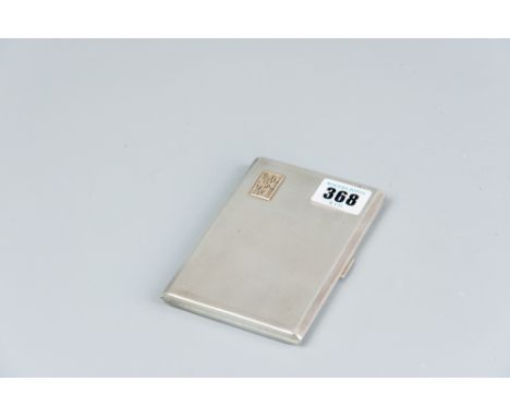 A gentleman's engine turned silver cigarette case, 6.5 ozs, Birmingham 1940
