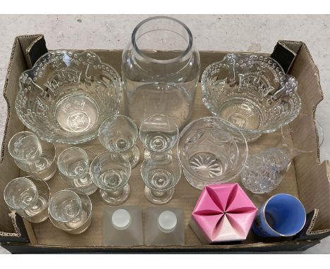 A box of assorted vintage glassware items to include vintage drinking glasses with transfer detail. Lot also includes Queen E