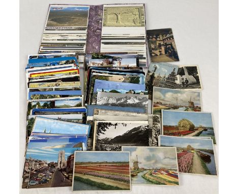 A quantity of assorted vintage &amp; modern British &amp; Overseas postcards.  