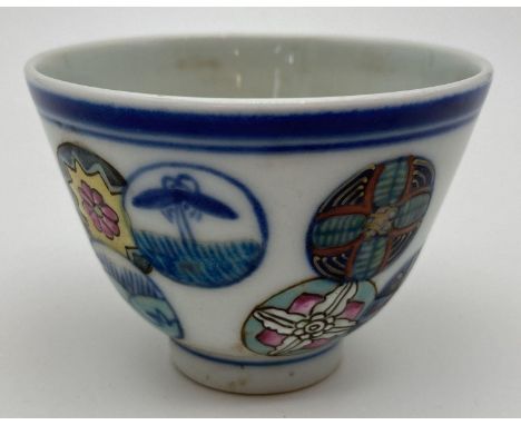 A small Chinese ceramic tea bowl with circular design to outer bowl and signature to underside. Approx. 5.5cm tall x 7.5cm di
