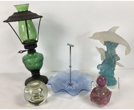 5 pieces of vintage coloured glass. To include a Mdina Maltese pink glass scent bottle, a pale blue glass cake stand with fri