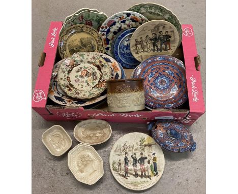 A box of antique and vintage ceramics. To include meat platters, plates, jelly moulds and bowls. In varying sizes and conditi