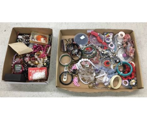 Selection of assorted vintage costume jewellery including bangles, necklaces, brooches etc