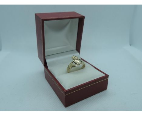 9ct Yellow Gold Claddagh Ring - 2.8gms 