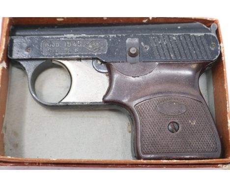 Italian model 1949 .22 blank firing six shot pistol. P&amp;P Group 2 (£18+VAT for the first lot and £3+VAT for subsequent lot