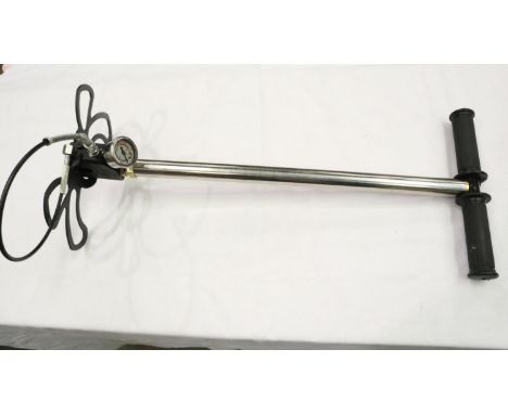 High-pressure air rifle charging hand pump. P&amp;P Group 2 (£18+VAT for the first lot and £3+VAT for subsequent lots) 