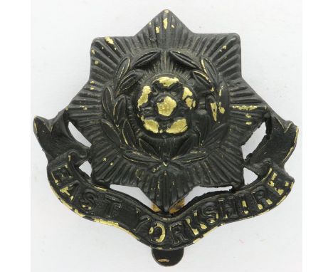 East Yorkshire Regiment WWI blackened brass cap badge. P&amp;P Group 1 (£14+VAT for the first lot and £1+VAT for subsequent l