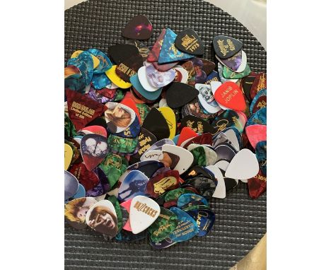 A Collection of 250 rock / pop / indie band guitar plectrums / pics.     A fun collection fo guitar picks different strengths