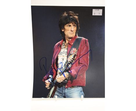  Ronnie Wood - Rolling Stones -    Signed 10 x 8 colour photo