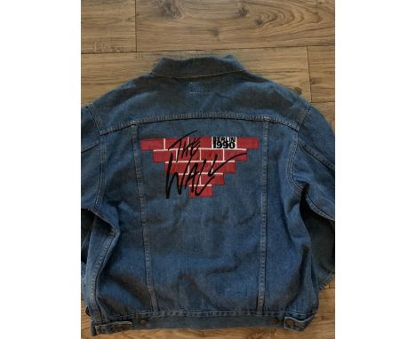 PINK FLOYD - A RARE ORIGINAL CREW ONLY DENIM JACKET for THE WALL   BERLIN TOUR 1990 - WITH EMBROIDERY ON TOP RIGHT FRONT AND 