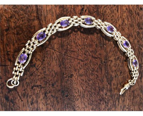 9ct gold and amethyst bracelet 15.3 gms gross wt.