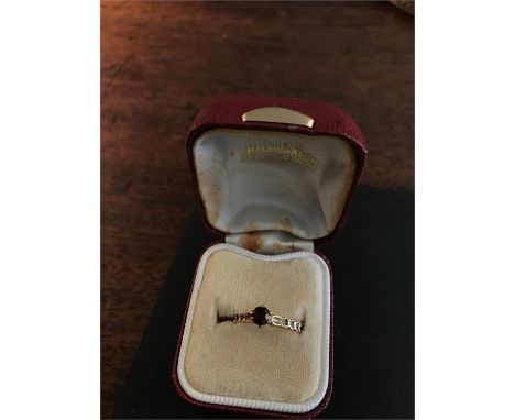 9ct gold and garnet ring O