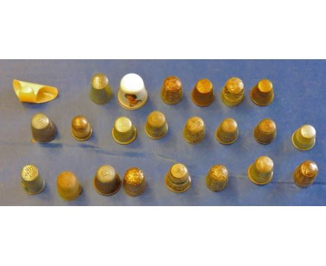 Thimbles - Approx 20 thimbles Vintage collection  Some silver, some much earlier (22)..