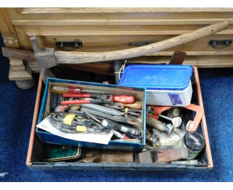 A quantity of mix tools, fittings &amp; accessories