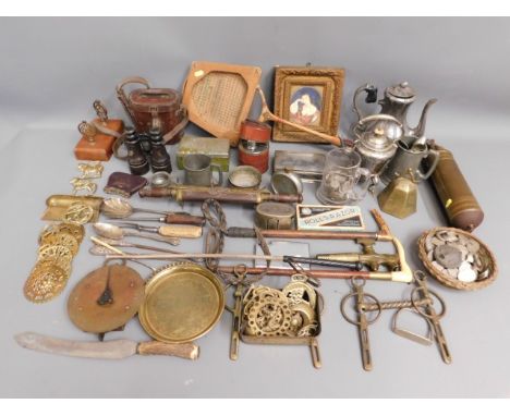 Two silver mounted button hooks, brass ware, horse bits, bedwarmer, WW1 binoculars &amp; other sundry items