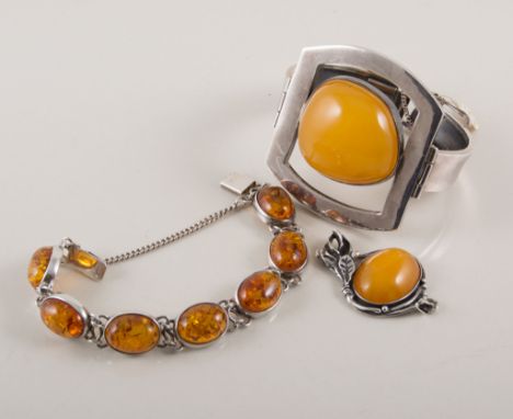  Four pieces of jewellery set with amber coloured stones, a hallmarked silver bracelet set with seven oval cabochon cut amber