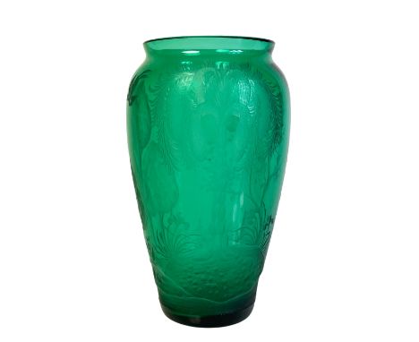 WMF-Vase (Mitte 20.Jh.)grünliches Glas;  umlaufend geschliffener Baumdekor mit Vögel; H: 16,5 cm; D: 7 cm; nicht beschädigt