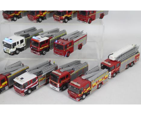 Oxford - A collection of 14 x unboxed Fire Engines in 1:76 scale that have all been modified to have working flashing lights,