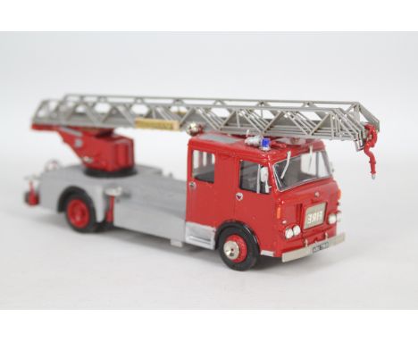 Fire Brigade Models - A white metal and resin Dennis turntable ladder in 1:48 scale. This has been on display so would benefi