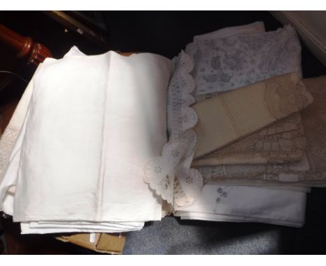 A QUANTITY OF VINTAGE EMBROIDERED TABLE CLOTHS, crochet edged cloths and similar linen