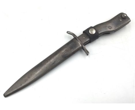 A WW1 ‘crank handle’ German Demag bayonet - believed to be a fairly good, aged reproduction of this very rare bayonet. Featur