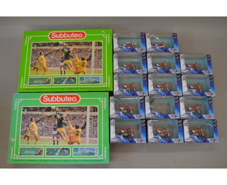 Mixed lot comprising 2 x Subbuteo sets & 14 x Maisto 1:18 scale motorbikes.