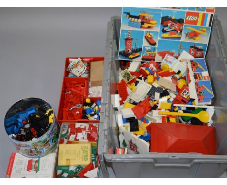 Good quantity of loose Lego, Bayko, etc 