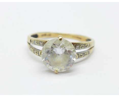 A 9ct gold and cubic zirconia ring, 2.1g, K 