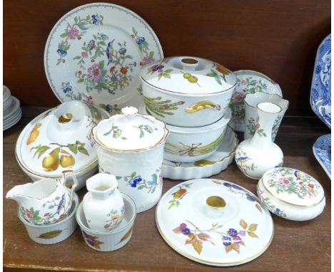 Royal Worcester Evesham and Aynsley Pembroke china 