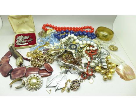 Costume jewellery including vintage 