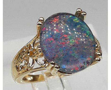 A 9ct gold triplet opal ring, 3.7g, L 