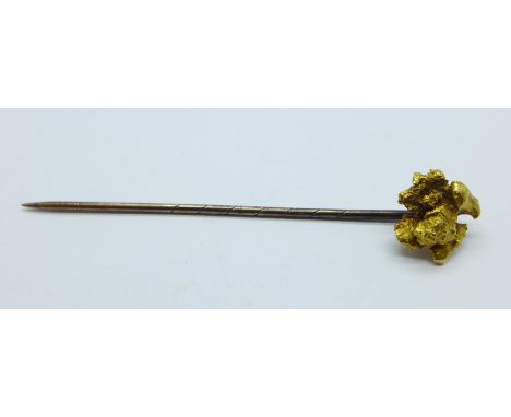 A gold nugget stick pin, 3.2g 