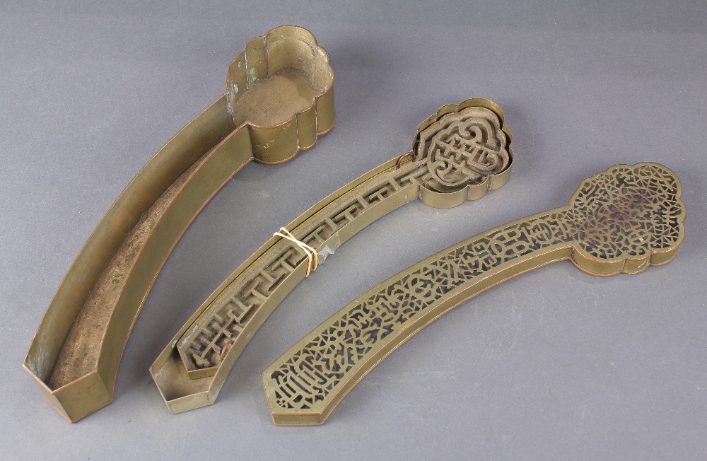 Chinese copper incense clock, in the form of a ruyi scepter, the