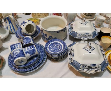 A pair of "Yuan" blue &amp; white tureens; a Cauldon part dinner and tea service; other blue &amp; white china 