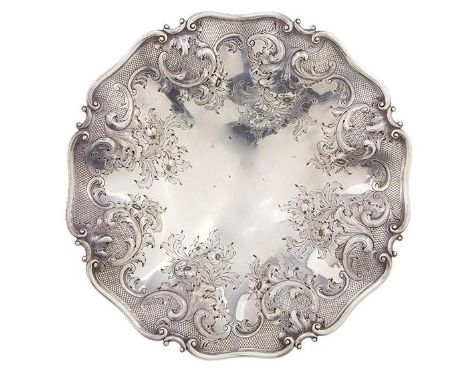 A VICTORIAN SCOTTISH SILVER FRUIT DISH BY ROBERT GRAY AND SON A VICTORIAN SCOTTISH SILVER FRUIT DISH BY ROBERT GRAY AND SON, 