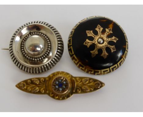 A Collection of Miscellaneous Jewellery including a tortoiseshell inlaid button brooch, silver button brooch and 9 ct gold an