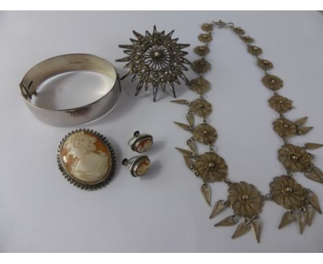 Quantity of Silver 925 and Sterling Jewellery, including a filigree necklace, star form brooch, bangle, shell cameo brooch an