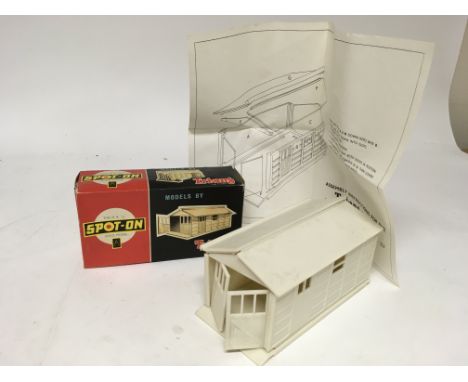 Triang Spot on, 1:42 scale, #257, Constructional garage kit, boxed with instructions leaflet