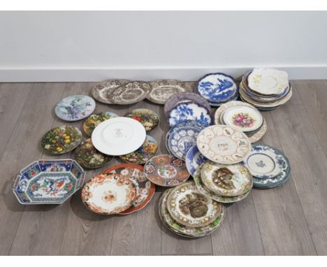 Large variety of collectors plates including wedgewood , coalport etc