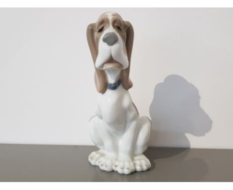 Nao by lladro figure 4618 sad hound dog