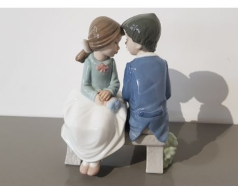 Nao by lladro figure 1136 first love