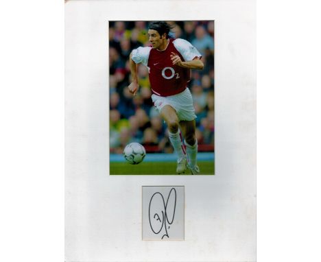 Robert Pires Signed Card With 12x16 Mounted Arsenal Photo. Good condition. All autographs come with a Certificate of Authenti