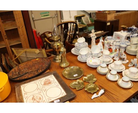 A brass oil lamp; an Eastern brass coffee pot; brass dishes and a Bavarian pipe