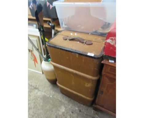 VINTAGE TRAVELLING TRUNK, WIDTH APPROX 78CM 
