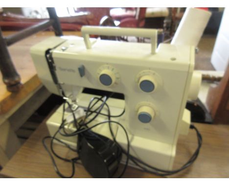 BERNETTE 440 VINTAGE ELECTRIC SEWING MACHINE WITH FOOT PEDAL