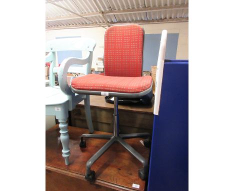VINTAGE (1960S) OFFICE TYPE SWIVEL CHAIR