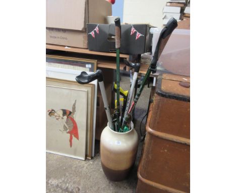 CERAMIC UMBRELLA STAND TOGETHER WITH A VARIOUS STICKS 