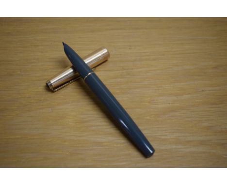 A Parker 51 MKIII aerometric fill fountain pen in grey with rolled gold cap.