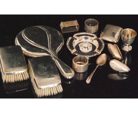 A parcel lot of assorted silver and white metal items to include three napkin rings, a small dish, two hair brushes, a cigare