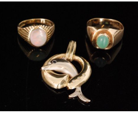 A 1970s hallmarked 9ct opal signet ring with reeded shoulders, a similar 9ct green chalcedony dress ring , total weight 4.4g,
